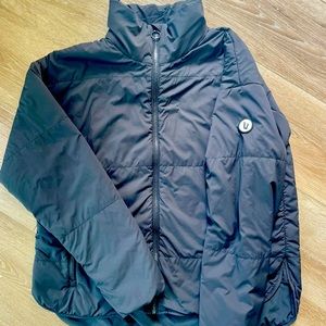 50. Vuori Canyon ( sold out) black jacket size s,gently used, ( if was new 188.)